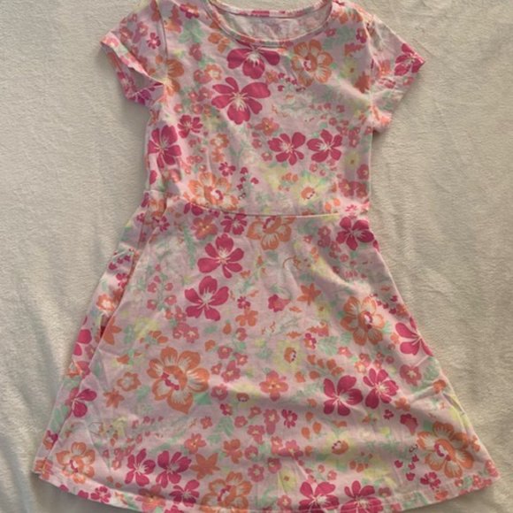 Dress bundle, Girls size 5 short sleeved dresses, bundle of 4 - Picture 2 of 13
